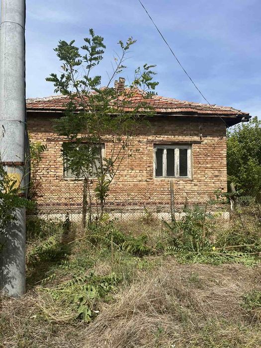 Къща в Плевен, област-с.Брест площ 80 цена 14316