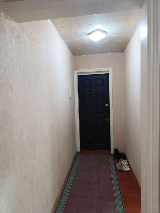 Uy sotiladi 2 xonalik oktyabr kojeniy banitsani yonida 2-xonalik