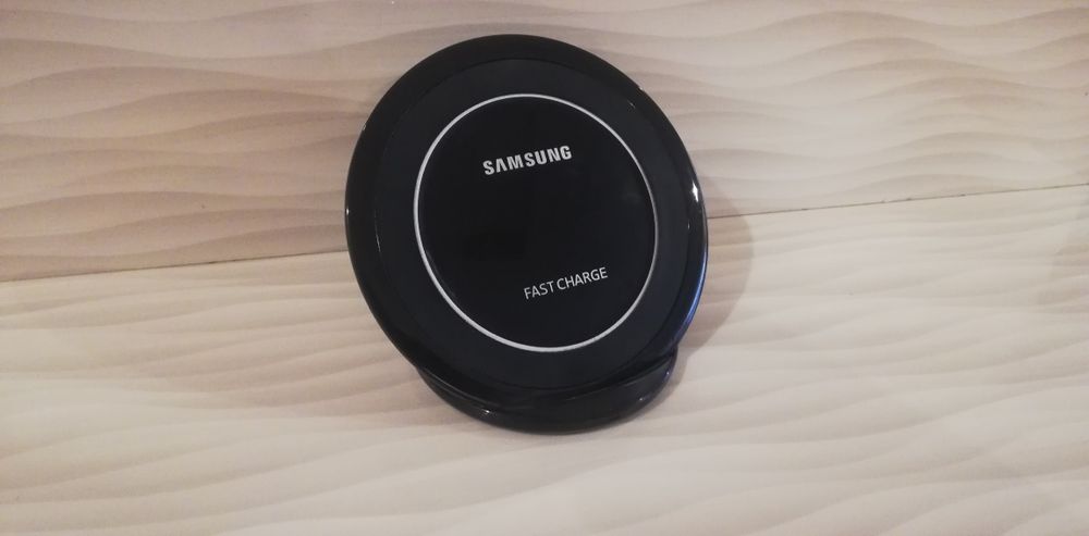 Продаётся сетовая зарядка Samsung