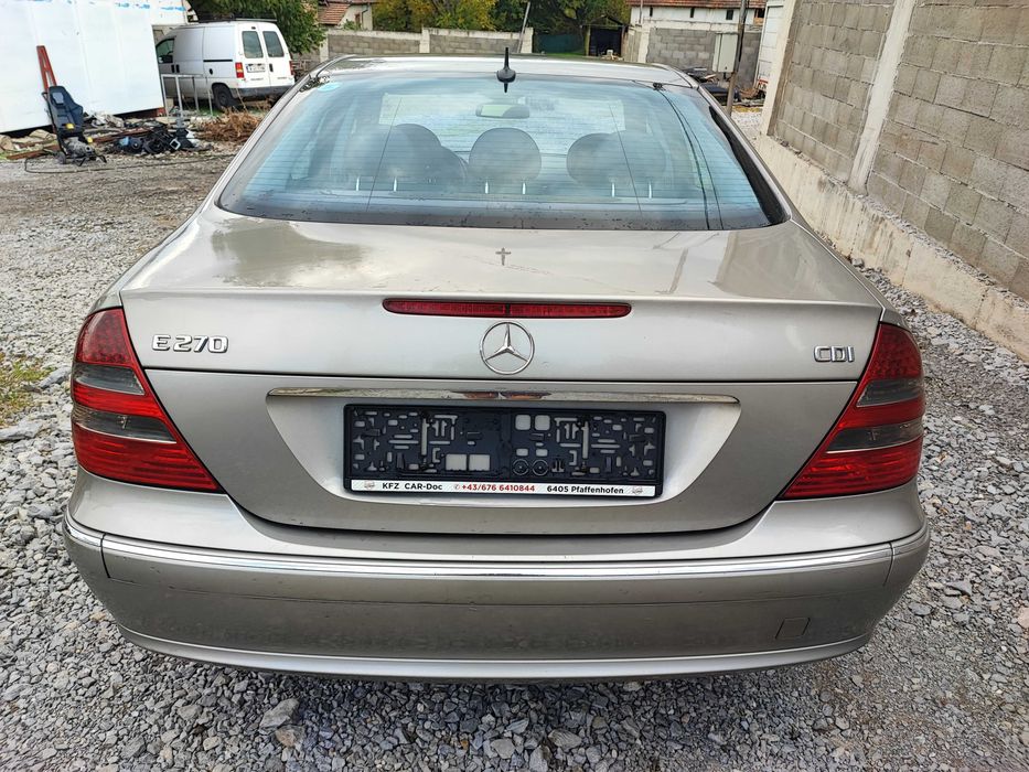 Мерцедес E 270 CDI 177 коня W211 На Части седам