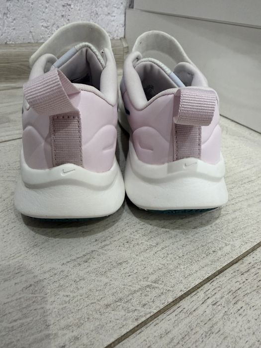 Дестски маратонки Nike