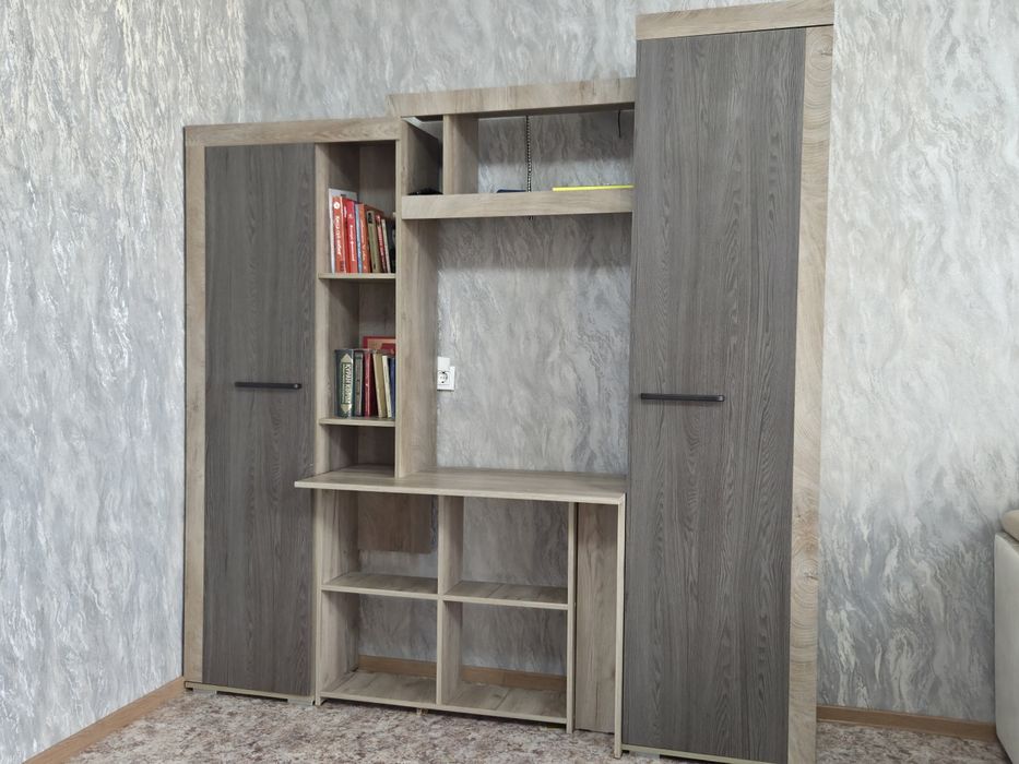 Продам детскую стенку + стол письменный