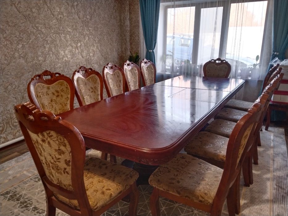 Стол орындық сатылады.