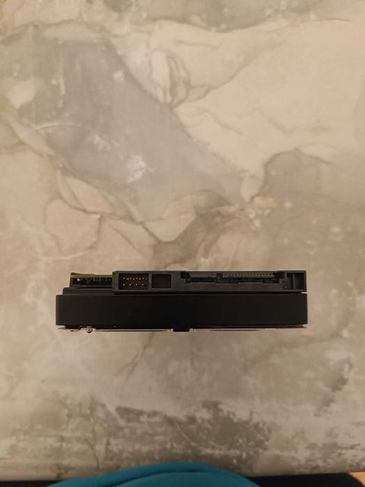 Продам жёсткий диск на 2 тб WD HIKVISION purple