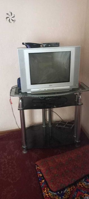 Postavka televizor bilan sotiladi