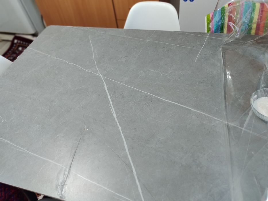 Продам обеденный стол.140х80х75.