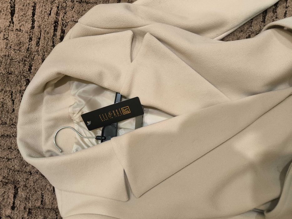 Продавам дрехи нови