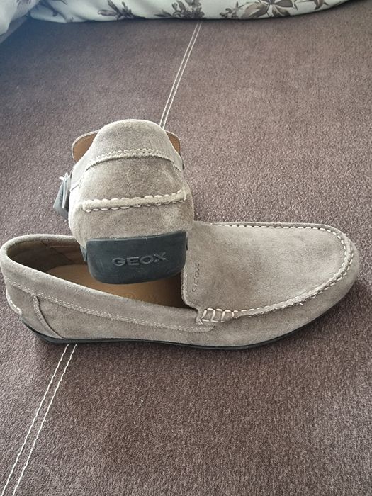 Geox Mocasini de piele intoarsa
Pantofi loafer uni de piele
