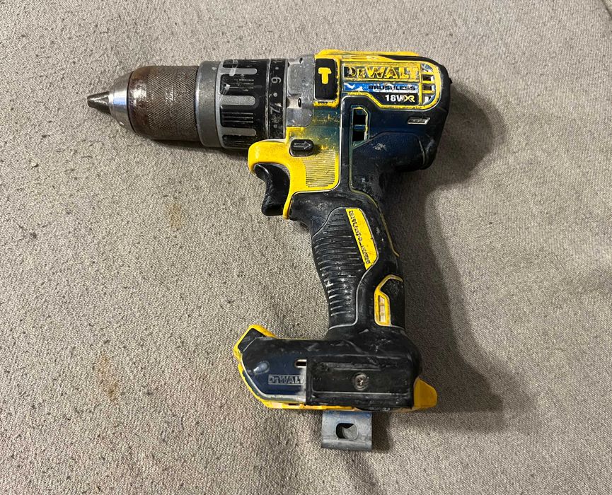 Masina gaurit DeWalt DCD796 18V XR, corp, functionala, uzura vizibila