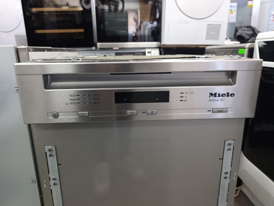 Съдомиялна за полу вграждане 45см MIELE