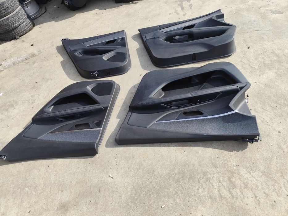 Салон със кори за Р 3008. 2019 година се продават комплект