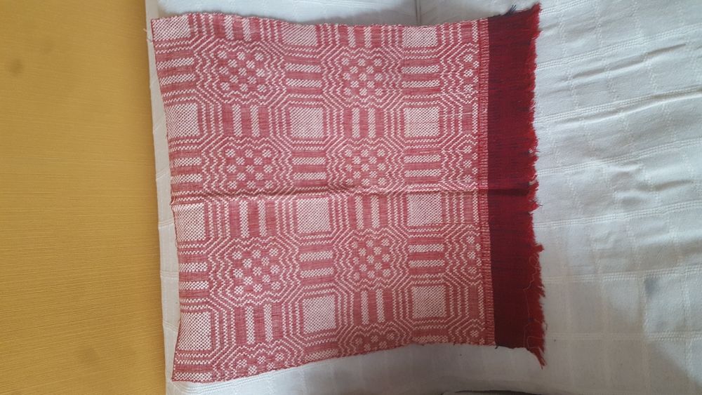 Стари килимчета ,кърпи и каренца