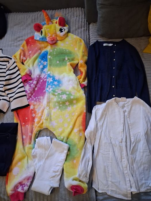 Пакет одежды, есть и новые.