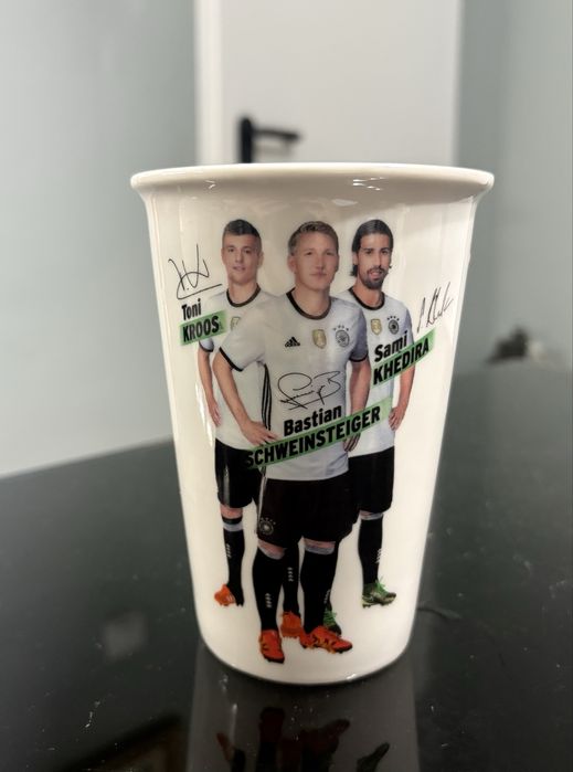 Порцеланова чаша “Defensives Mittelfeld”от официалната колекция на DFB