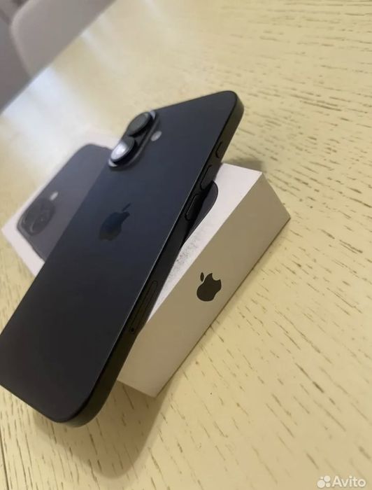 Продам айфон 16 на 256 гб