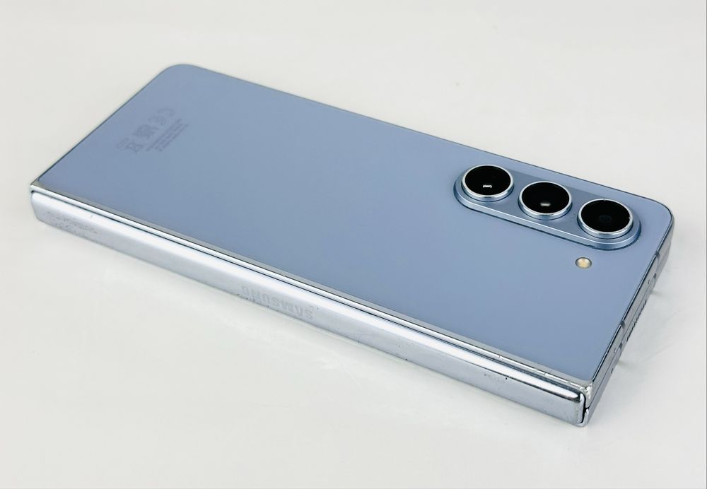 Samsung Galaxy Z Fold 5 5G 256GB 12RAM Icy Blue Перфектен! Гаранция!