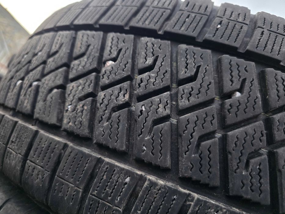 2бр Зимни гуми за бус 215 65 16 С - Lassa - DOT 2024