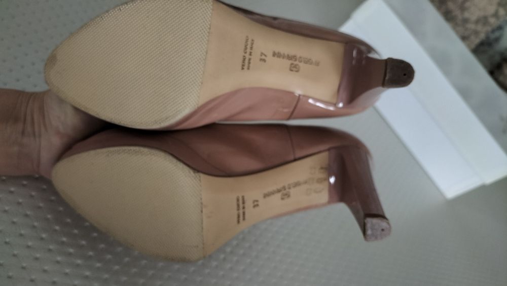 Продам женские туфли