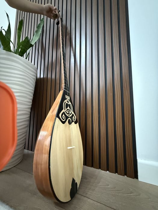 Домбыра 10000 тенге