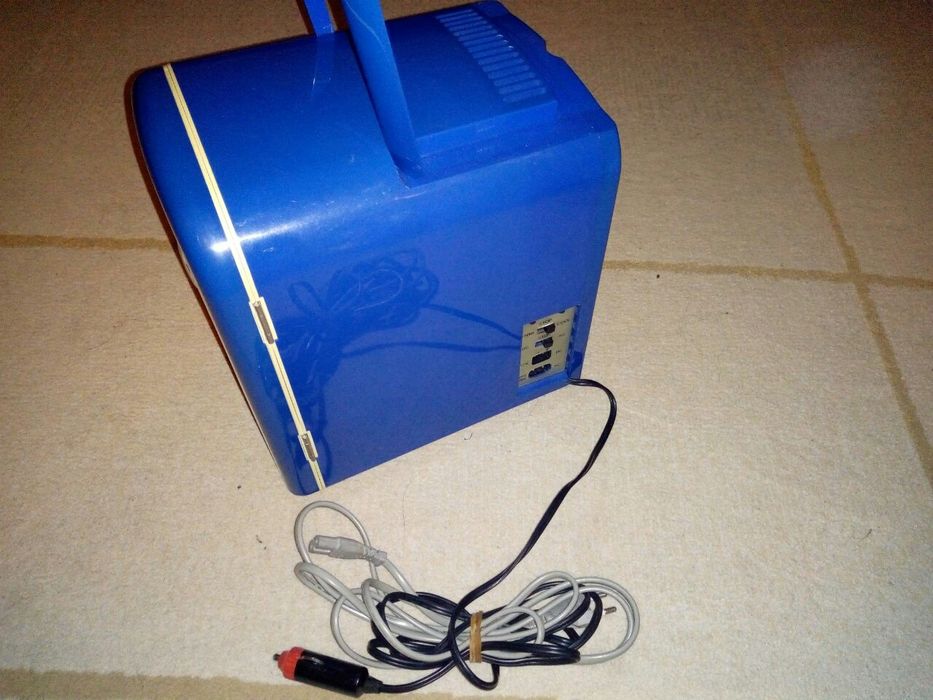 Мини хладилник , подходящ при риболов и пренасяне на лекарства