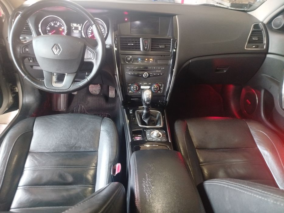 Renault latitude inițiale paris