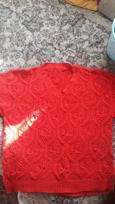Женский пуловер ручной работы