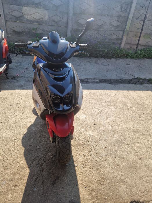 Vând 4 scutere   piaggio ,aprilia,malaguty