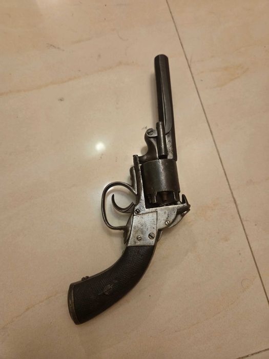 Английски капсулен револвер Webley-Bentley