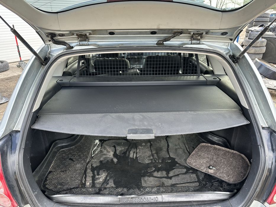 Щора багажник за Тойота Авенсис Т25 комби!