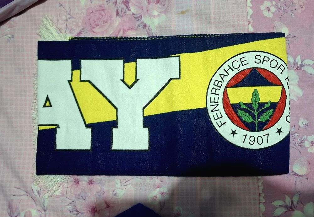 Продаётся шарф : Барселона, Фенербахче,новые