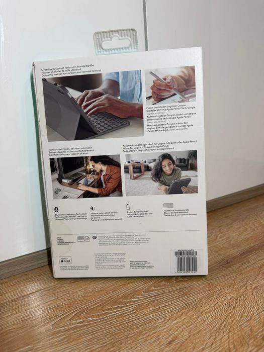 Husa cu tastatura Logitech Slim Folio pentru iPad 10 , iPad A16 / NOUA