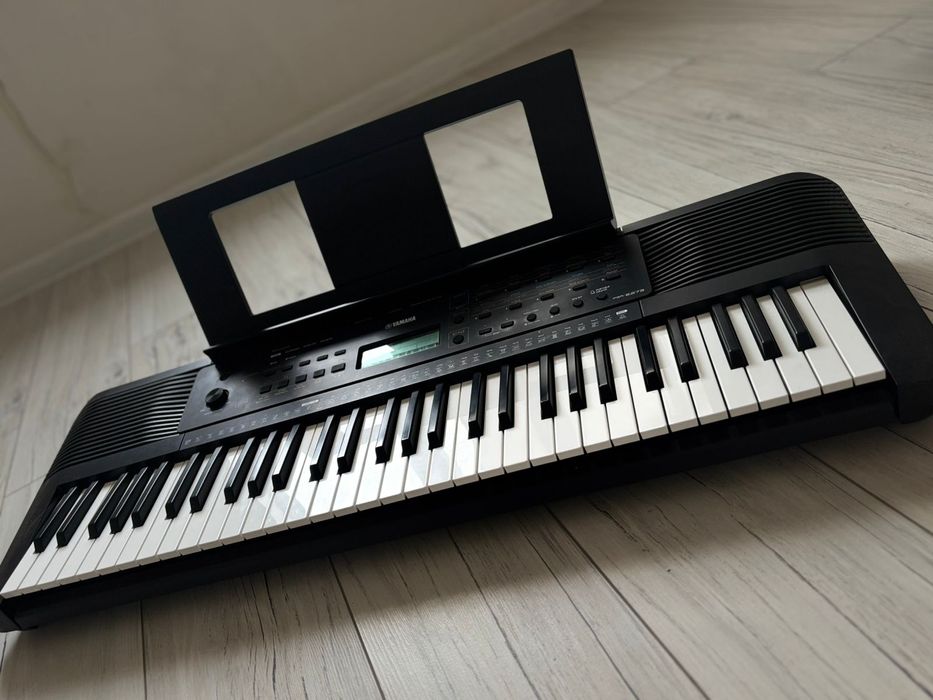 Продаю синтезатор в отличном состоянии