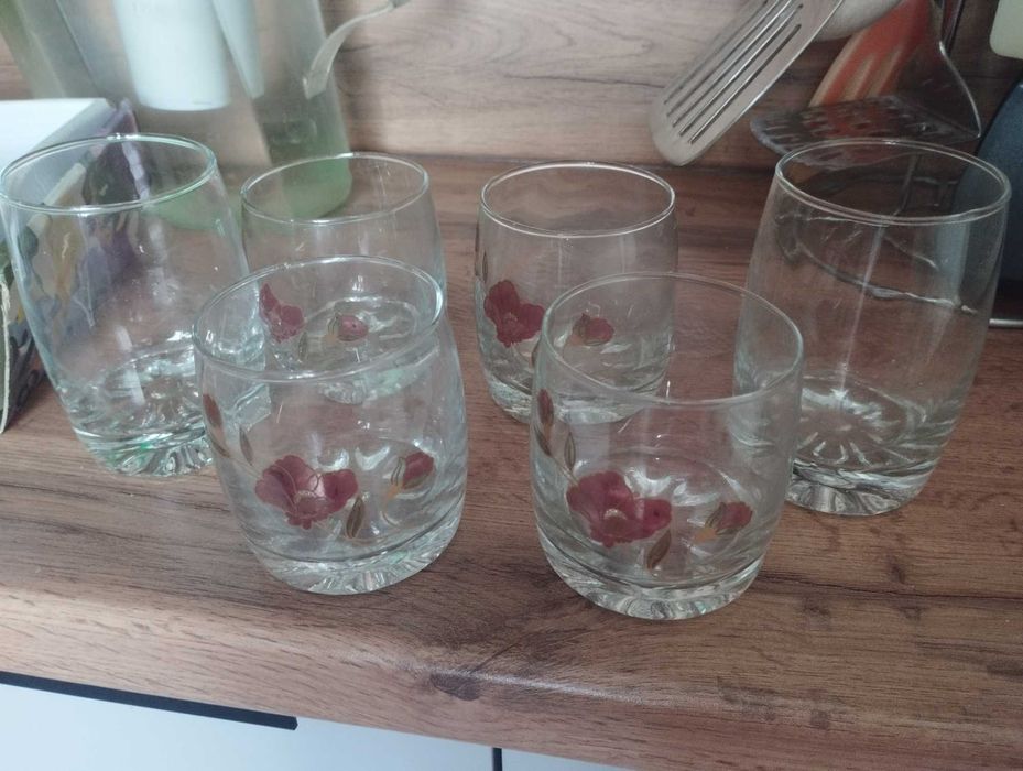 Бокалы под напитки.