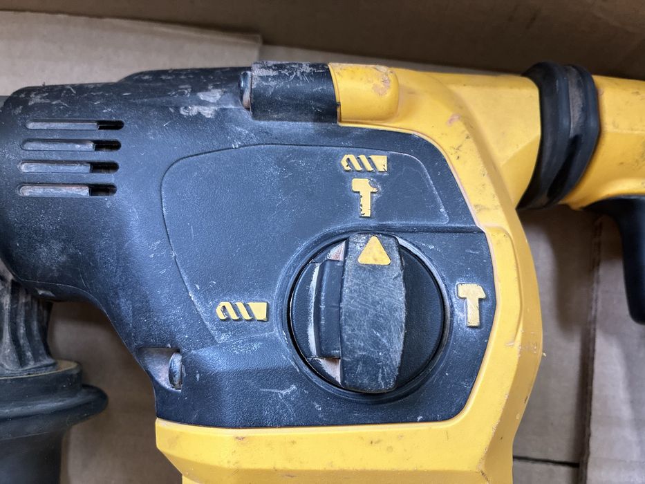 DeWALT D25333 перфоратор