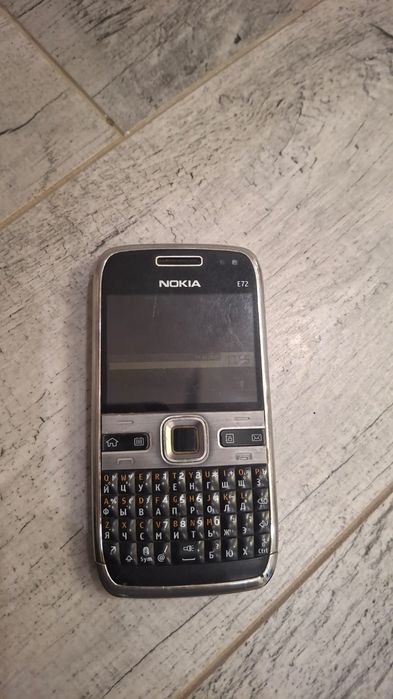 Nokia E72  продам