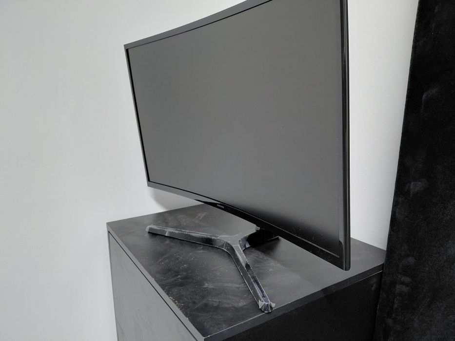 Монитор 27 изогнутый