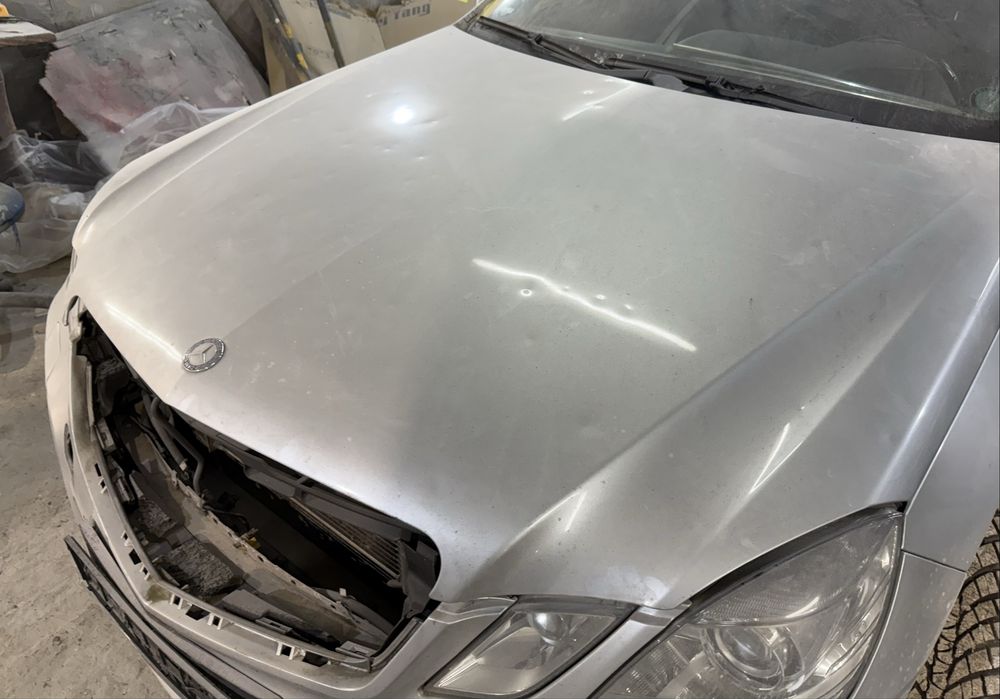 Преден капак за W212