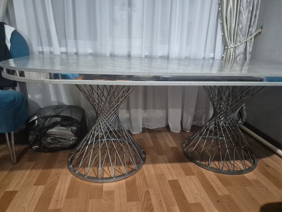 Стол гостинный новый