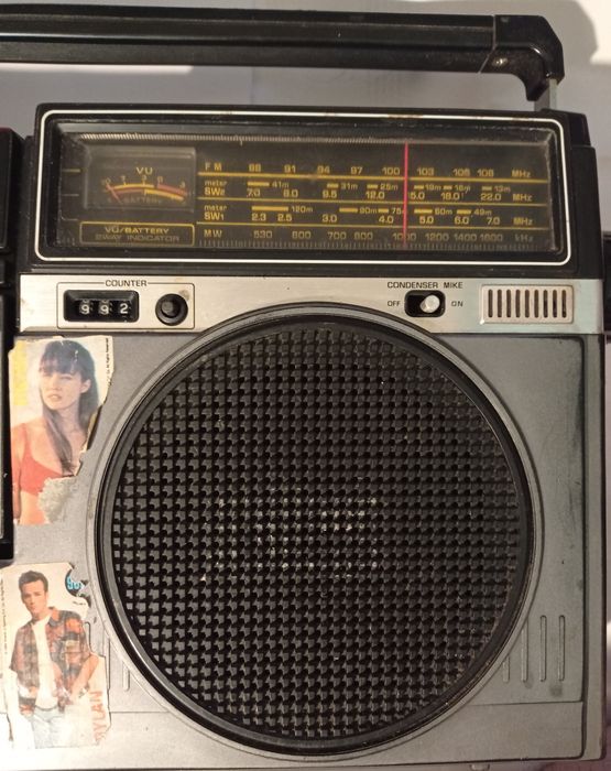 Vând/Schimb Radio-Casetofon,SANYO.Merge doar pe radio,pe casetă bâzâie