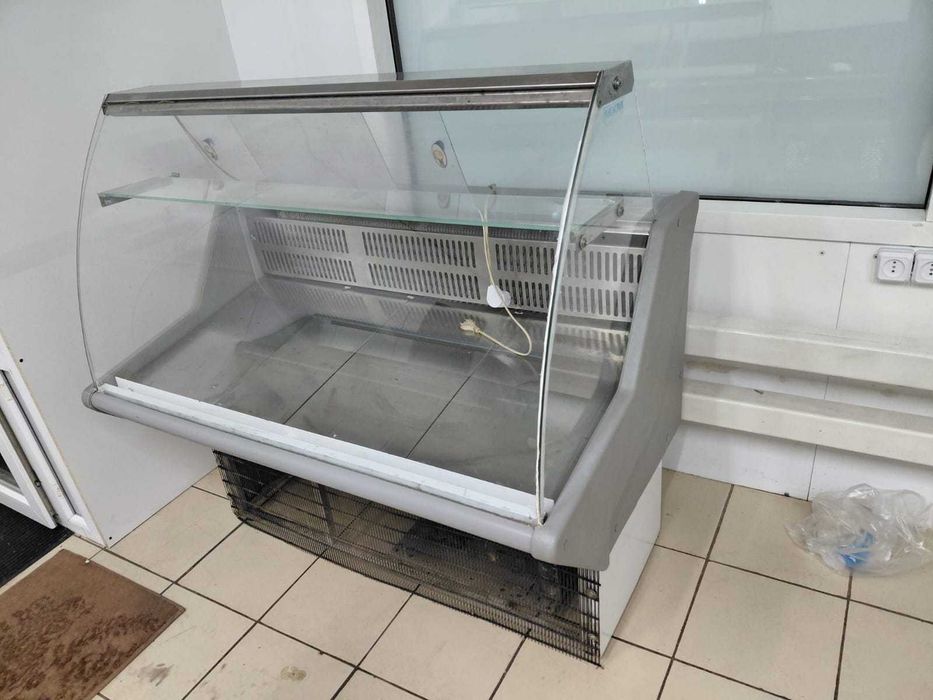 Продам витринные холодильники