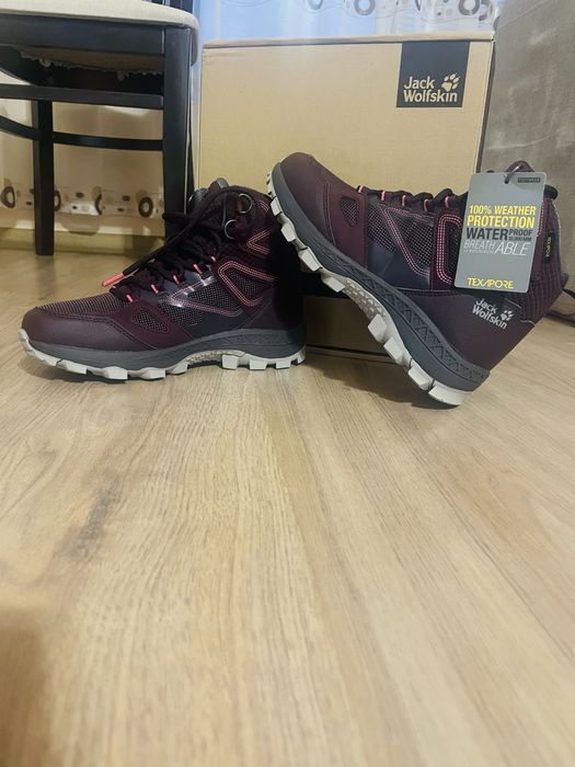 Дамски туристически обувки Jack Wolfskin