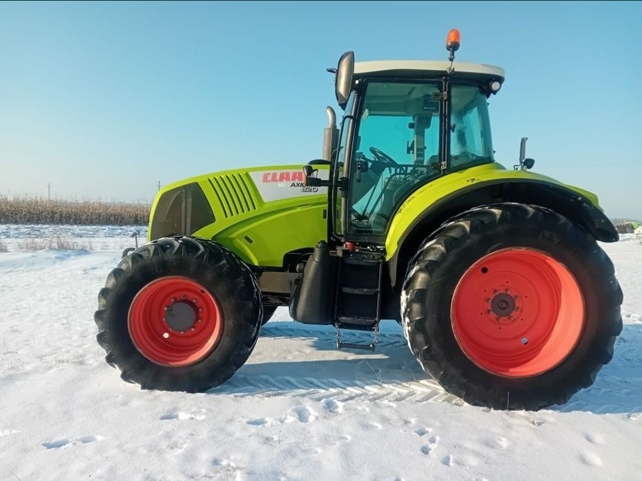 tractor Class Axion 820