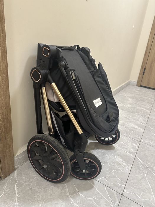 Коляска прогулочная