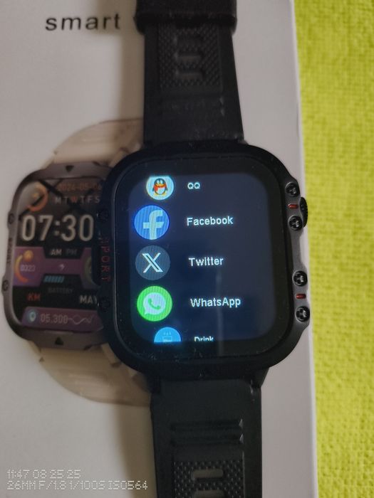 Smartwatch cu lanternă