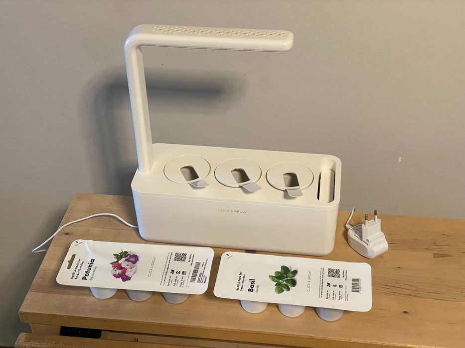 Смарт саксия Click and Grow Smart Garden