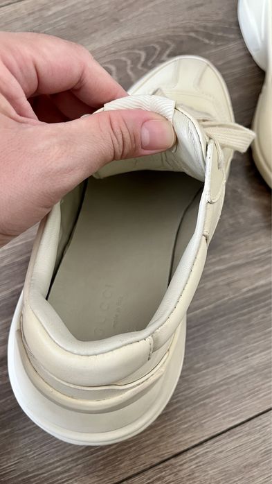 Женские кроссовки