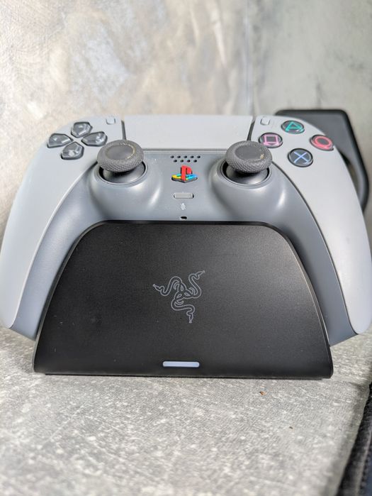 Suport de incarcare rapida  gamepad wireless Razer  PlayStation 5