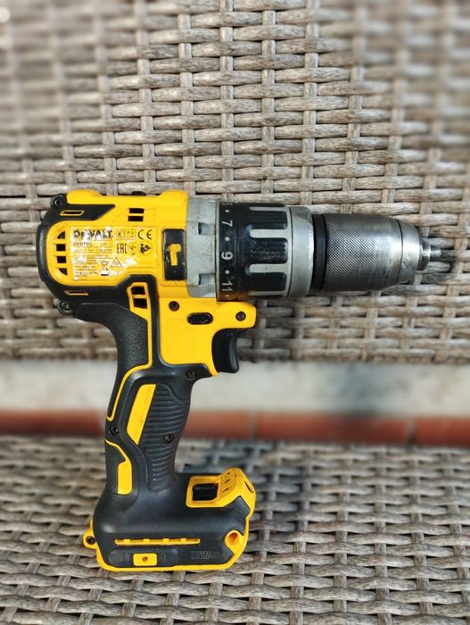 Винтоверт Dewalt DCD790 Безчетков 

Безчетков