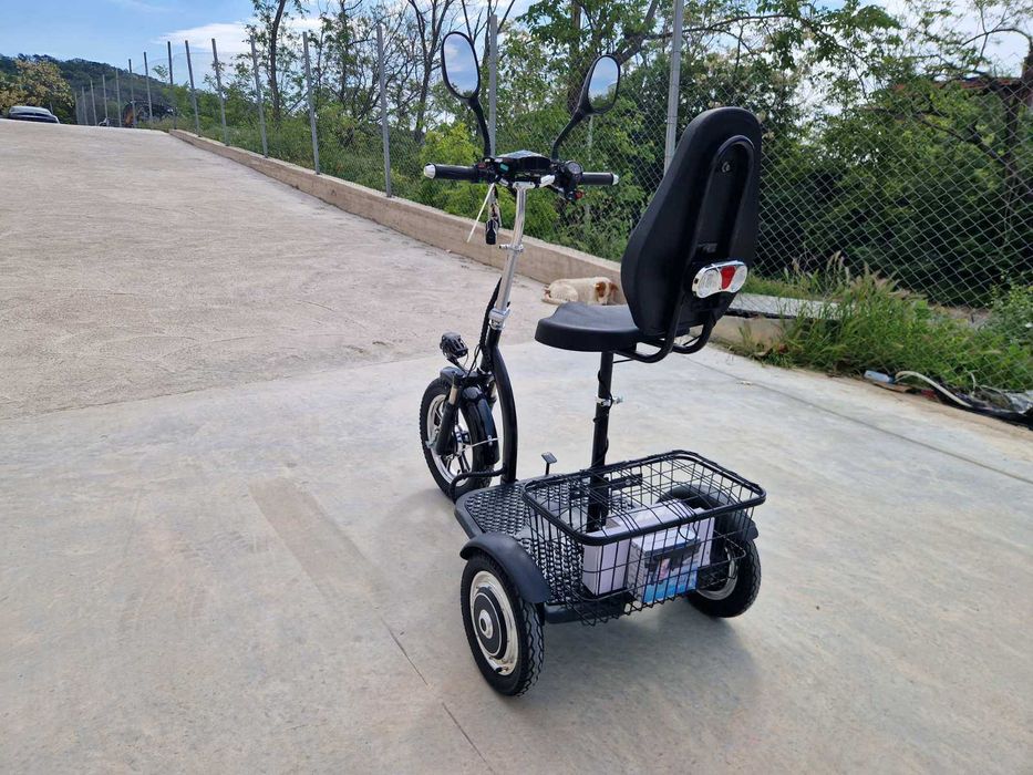 Vând tricicletă electrică aproape nouă