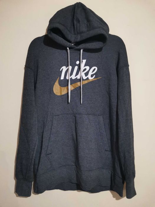 2 броя Nike Sweatshirt.